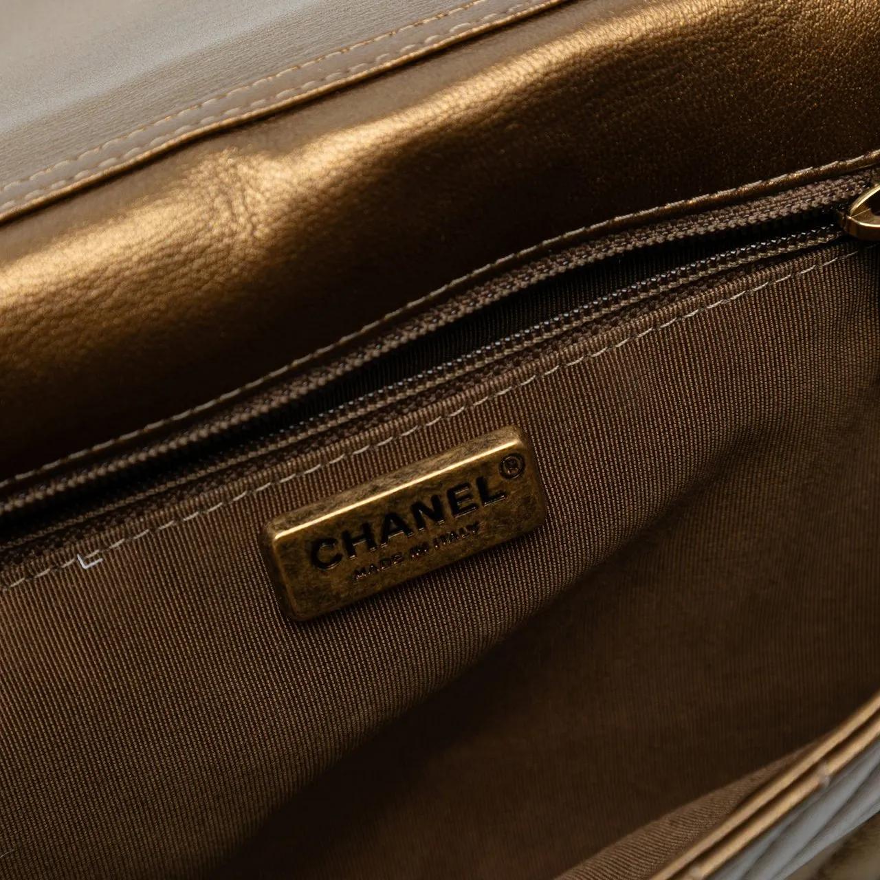 Thumbnail - Chanel Hobo Bags - Calfskin Chevron Rock The Corner Flap - Gr. unisize - in Braun - für Damen