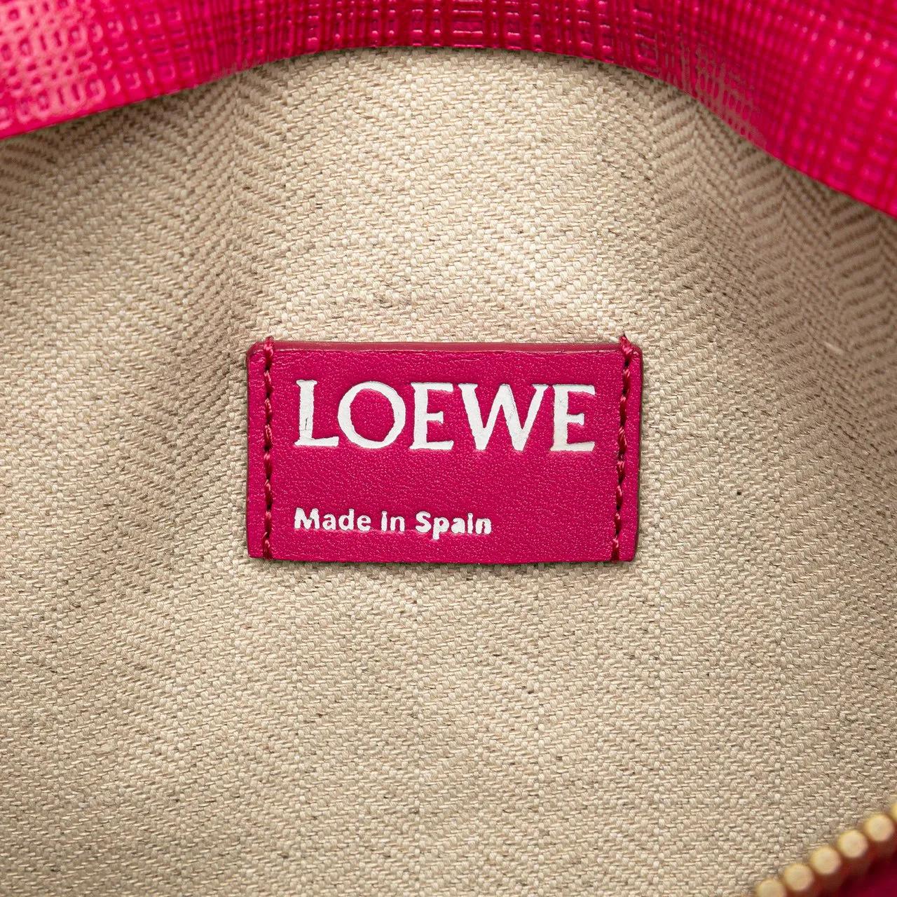 Thumbnail - Loewe Clutches - Large Linen Embossed Patent Anagram Repeat T Pouch - Gr. unisize - in Gold - für Damen