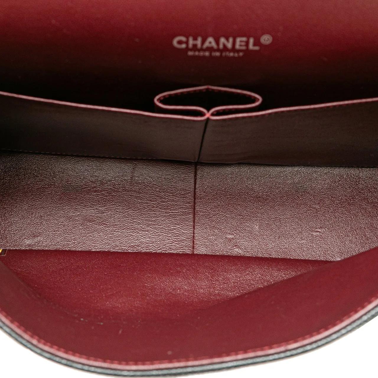 Chanel Hobo bags Maxi Classic Caviar Double Flap in zwart