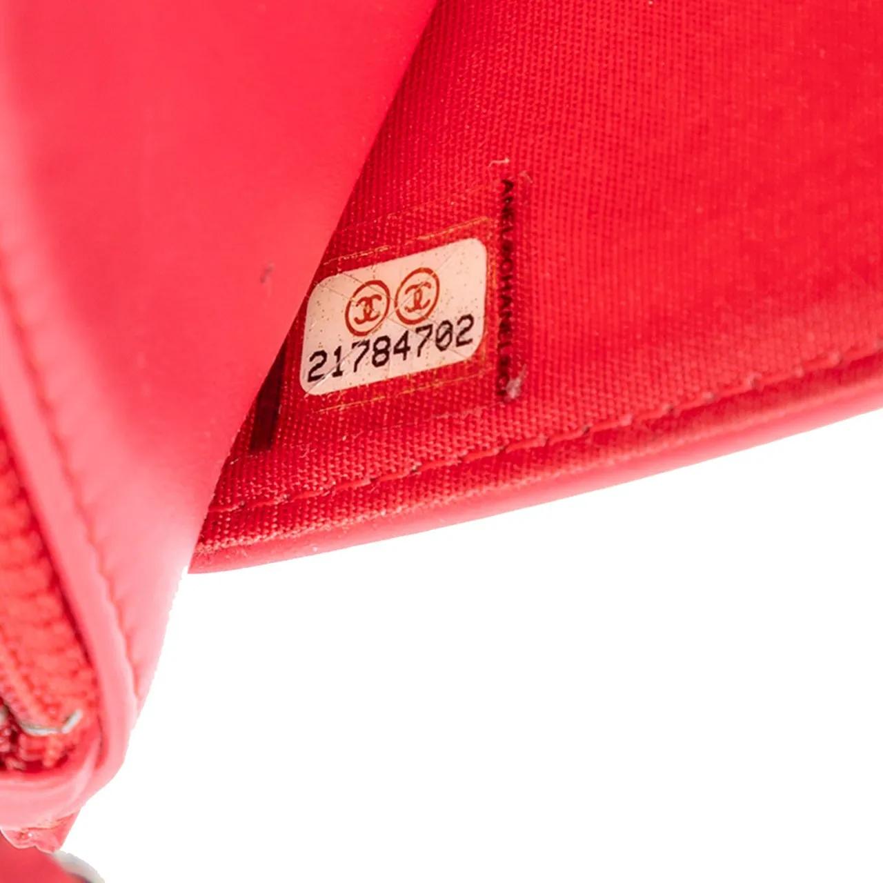 Thumbnail - Chanel Hobo Bags - CC Patent Diamond Quilted Wallet On Chain - Gr. unisize - in Rot - für Damen