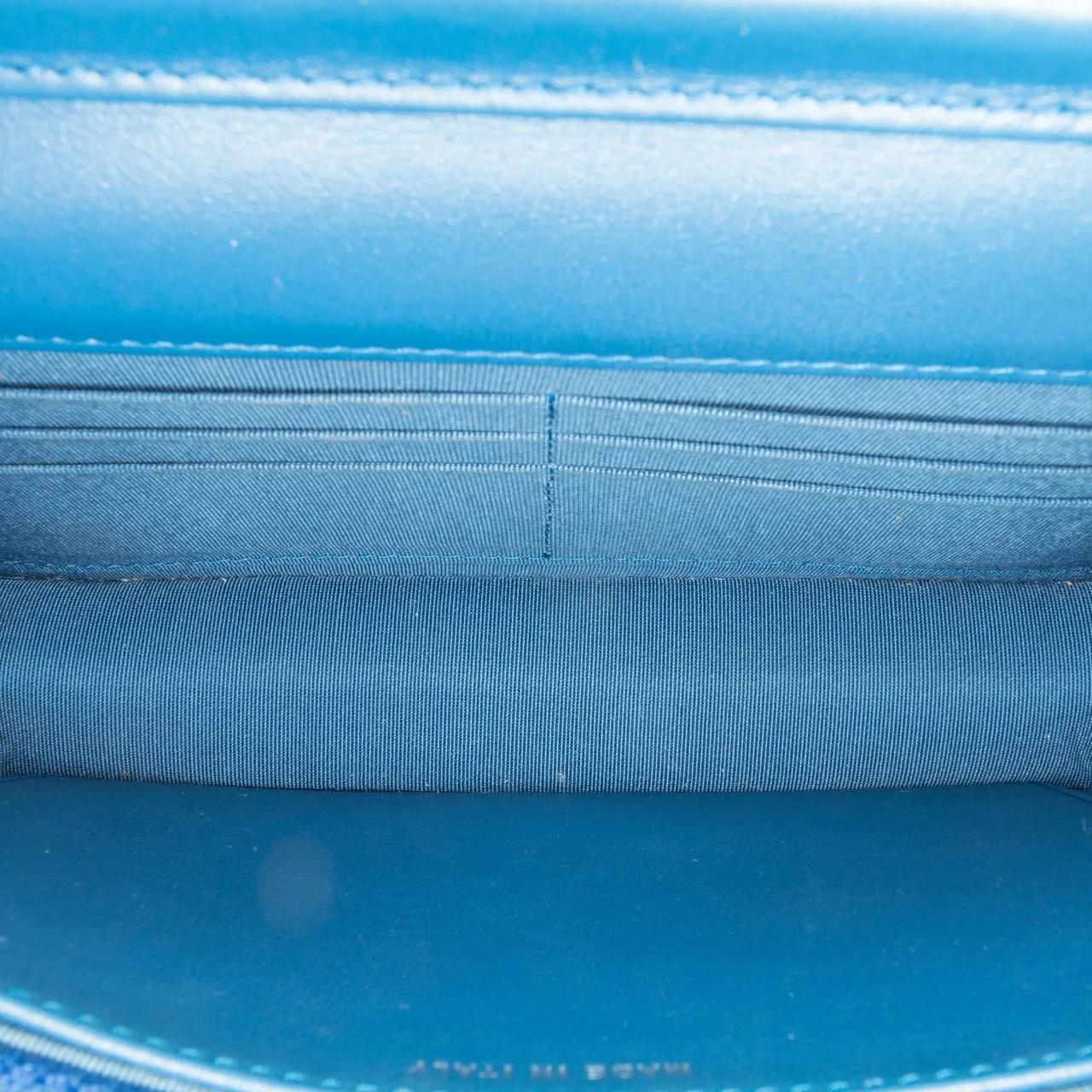Thumbnail - Chanel Hobo Bags - 2019 Chevron Aged Metallic Calfskin Gabrielle Wall - Gr. unisize - in Blau - für Damen