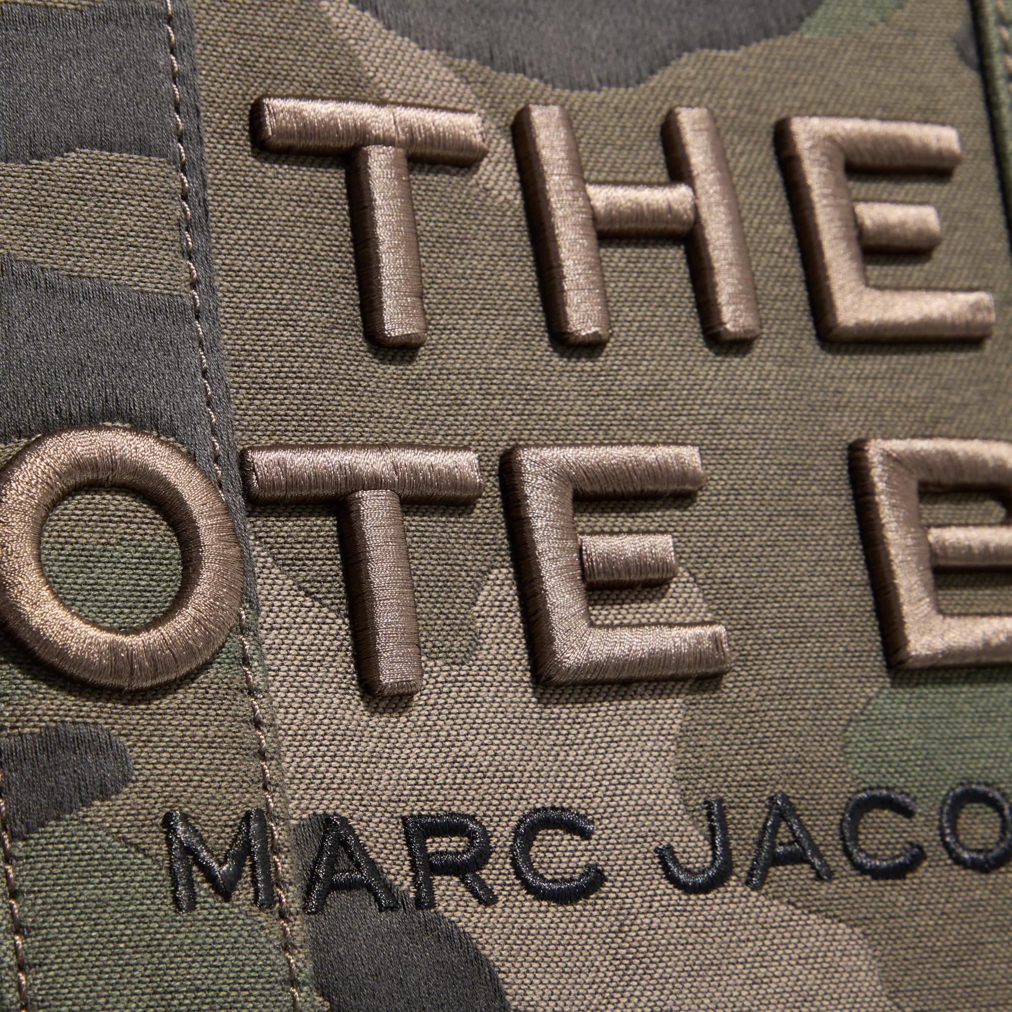 Marc Jacobs Totes The Medium Camo Jacquard Tote Bag in bruin