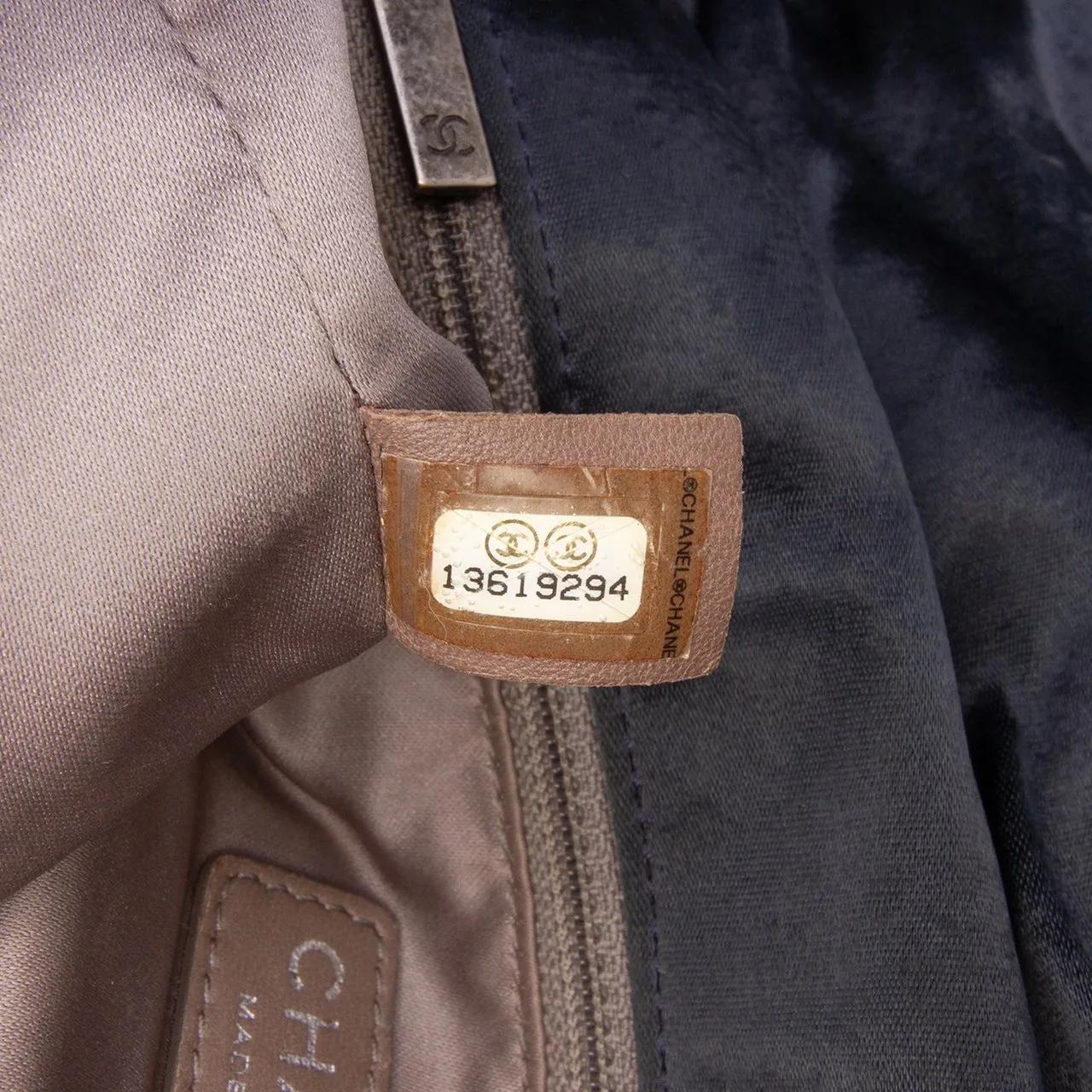 Thumbnail - Chanel Hobo Bags - Extra Large CC Quilted Satin Single Flap - Gr. unisize - in Schwarz - für Damen