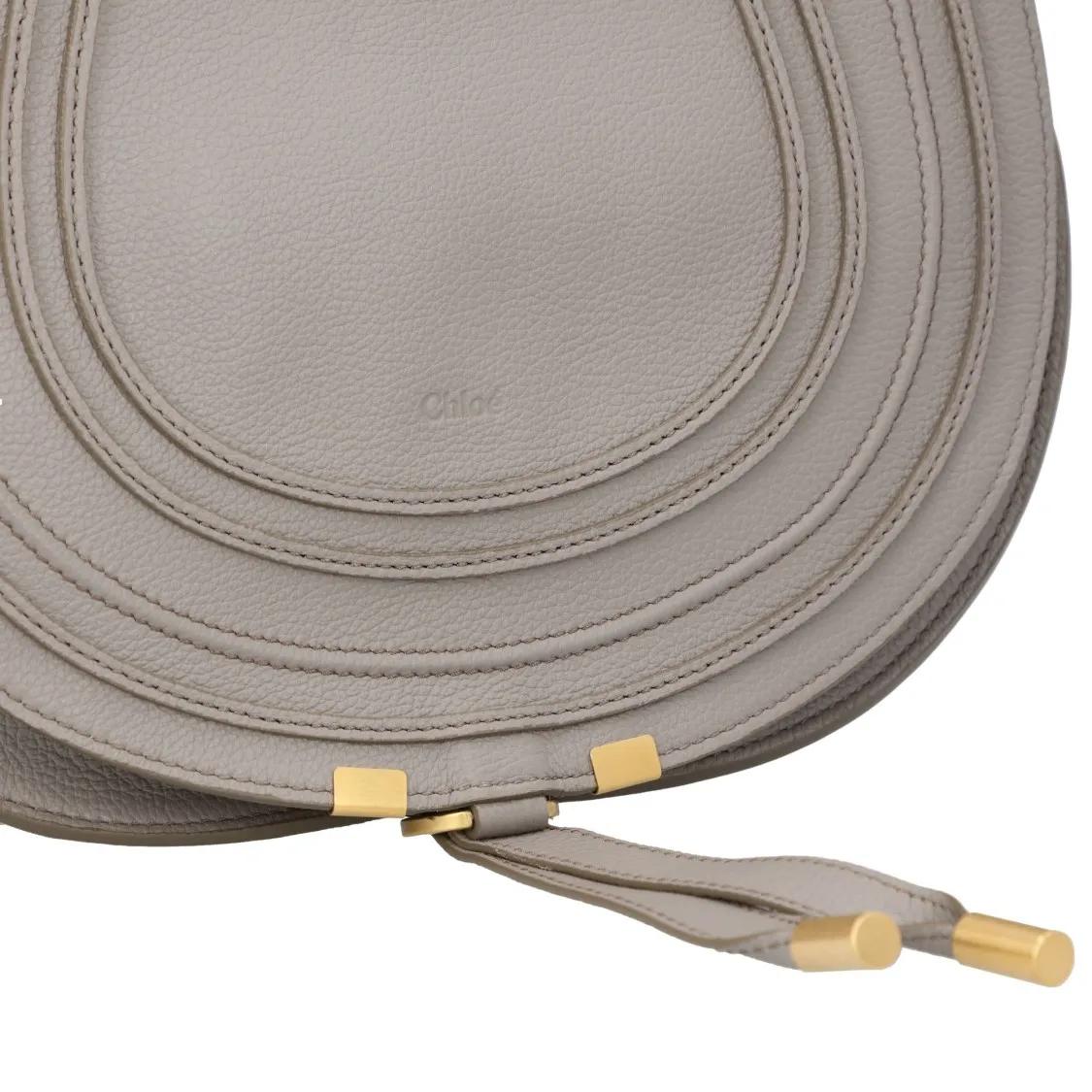 Thumbnail - Chloé Hobo Bags - Marcie Medium Saddle Bag Grey - Gr. unisize - in Grau - für Damen