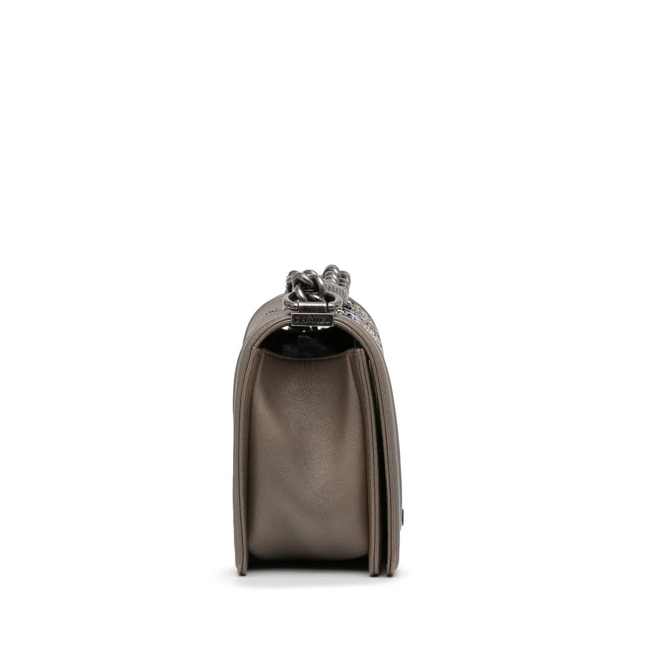 Thumbnail - Chanel Hobo Bags - 2016-2017 Medium Crystal Embellished Goatskin Boy - Gr. unisize - in Braun - für Damen